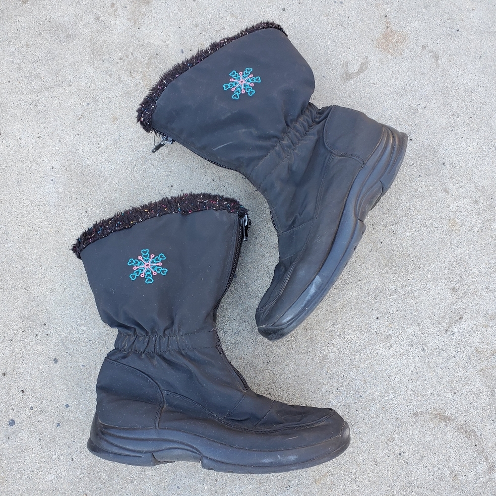Girl snow boots size 2
